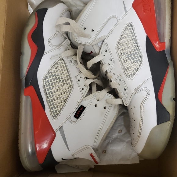 JORDAN Boys 6.5 - Picture 3 of 3